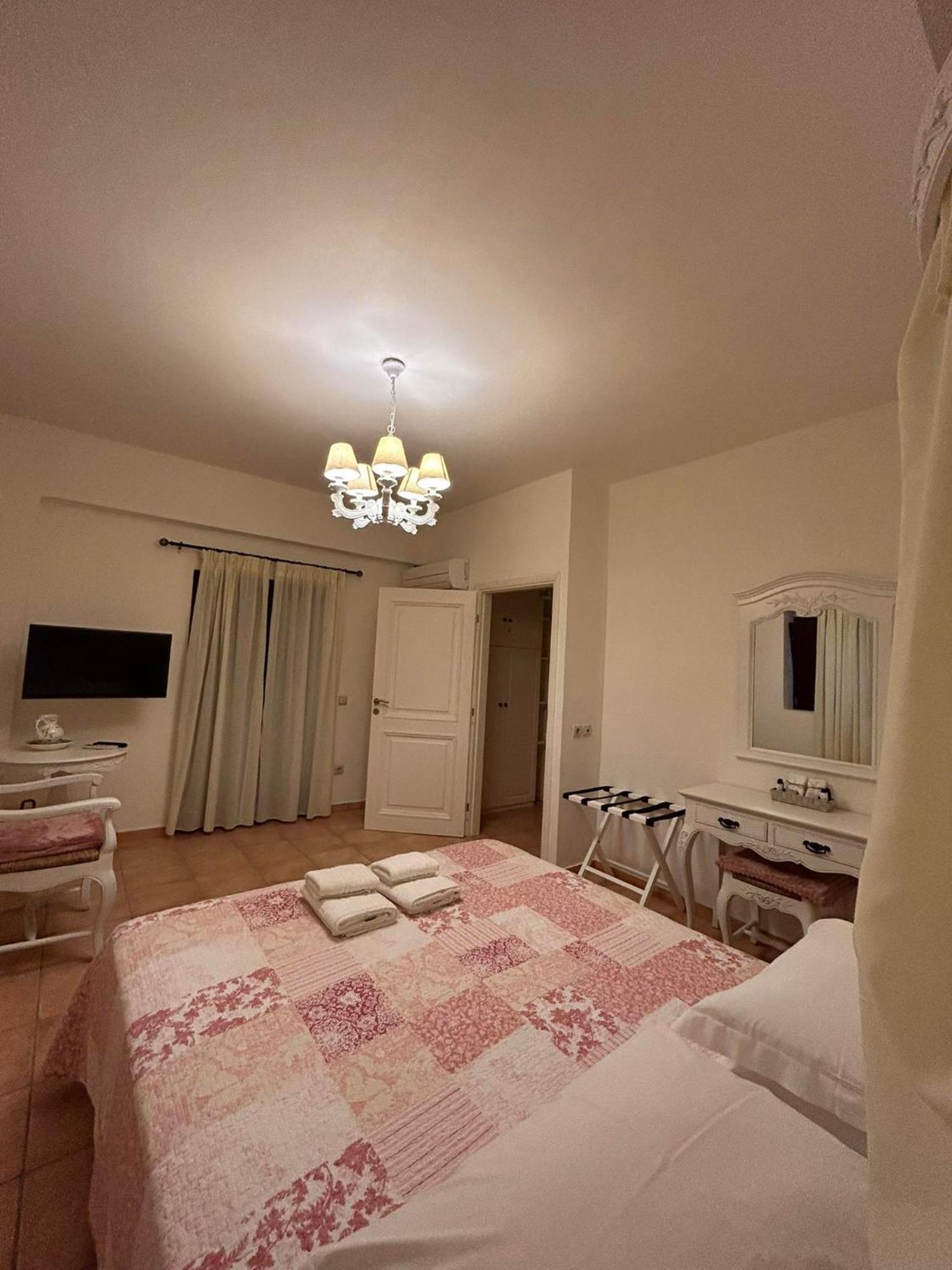 Focalion Castle Luxury Suites Pyrgos Dirou Екстер'єр фото