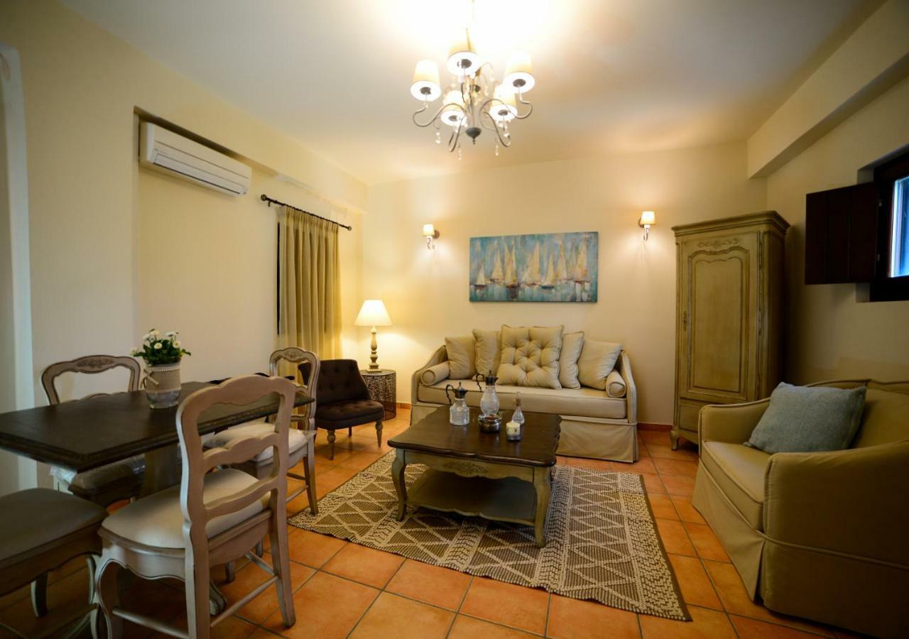 Focalion Castle Luxury Suites Pyrgos Dirou Екстер'єр фото