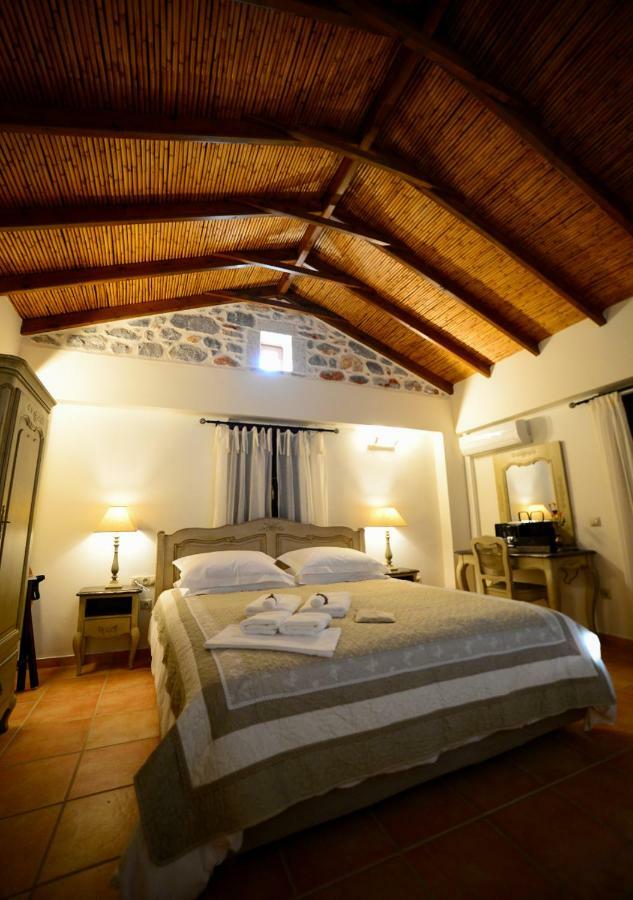 Focalion Castle Luxury Suites Pyrgos Dirou Екстер'єр фото